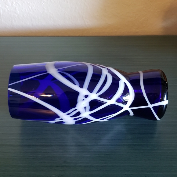 Handblown Art Glass Colbalt Blue & White Abstract Overlay Eclectic MCM Vase Gift - Picture 12 of 14